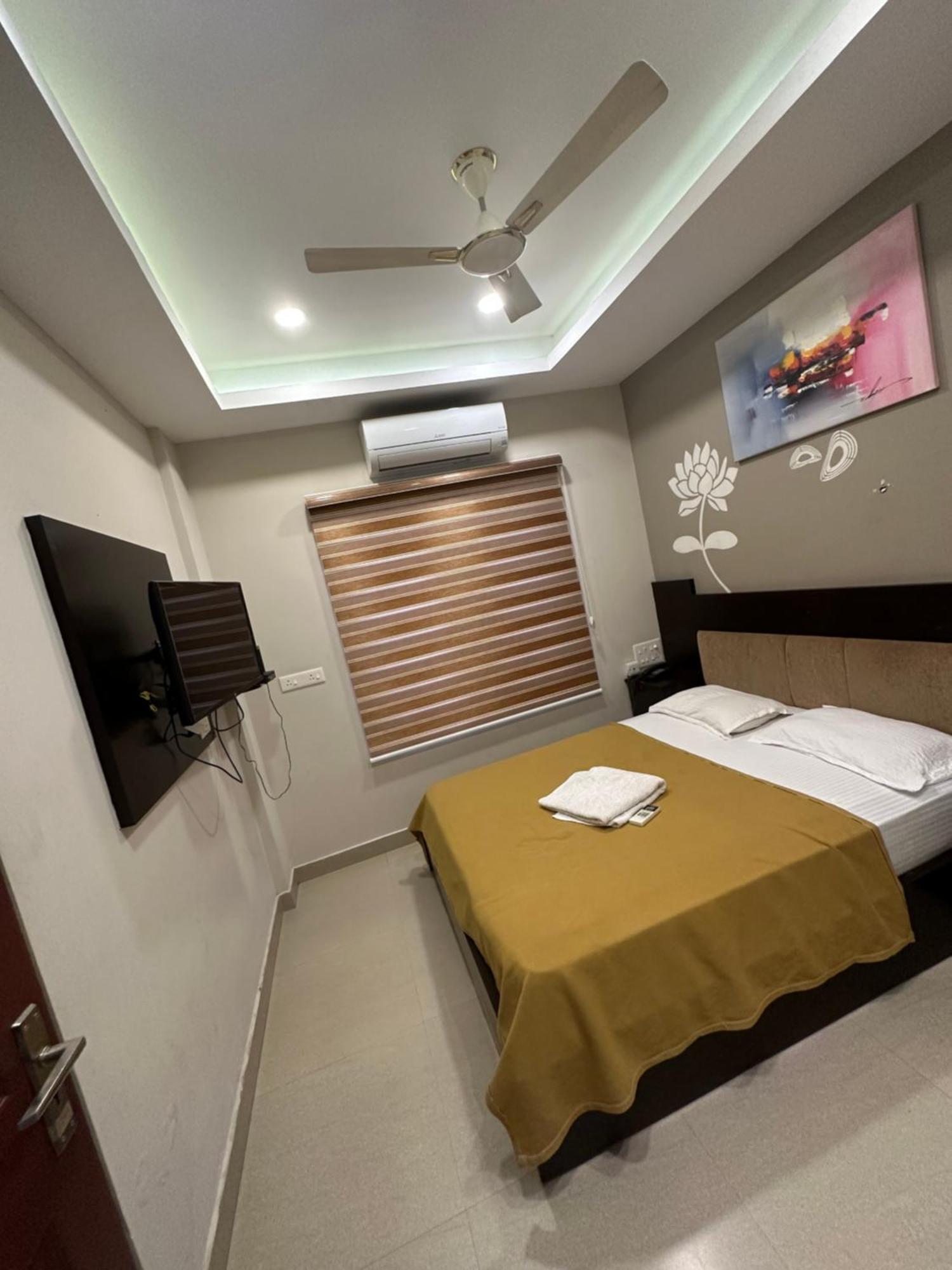 Metro Residency Hotell Kochi Eksteriør bilde