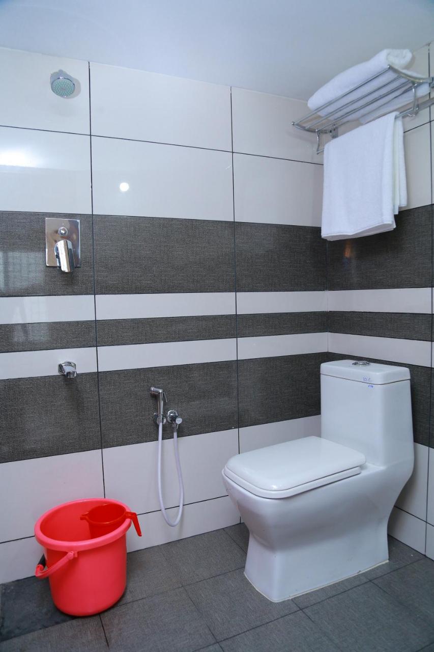 Metro Residency Hotell Kochi Eksteriør bilde