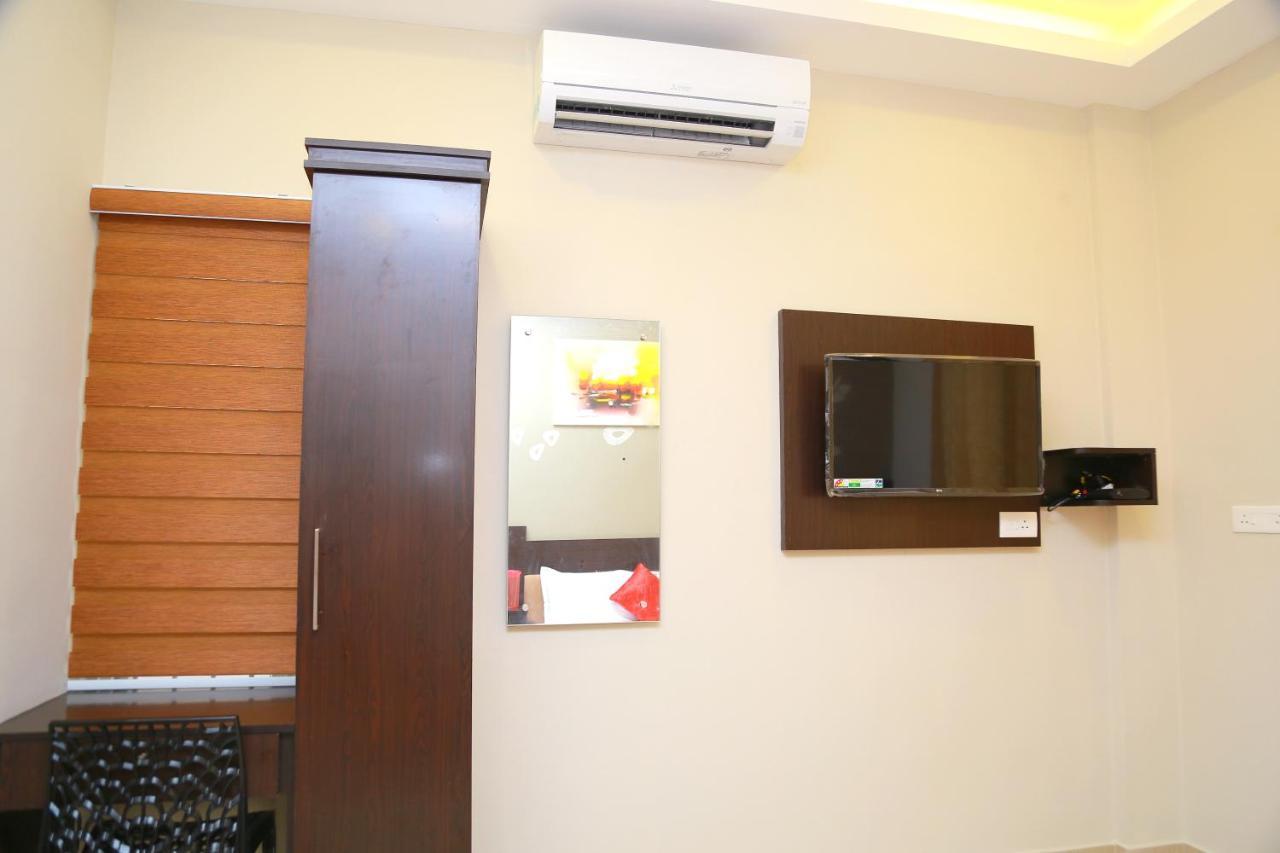 Metro Residency Hotell Kochi Eksteriør bilde
