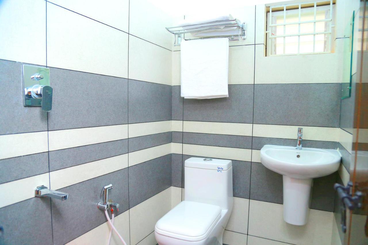 Metro Residency Hotell Kochi Eksteriør bilde